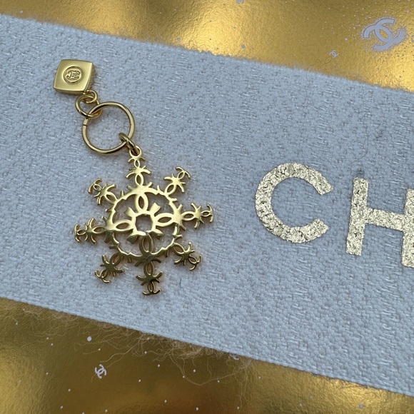 Chanel Gold Snowflake Charm - Picture 1 of 4